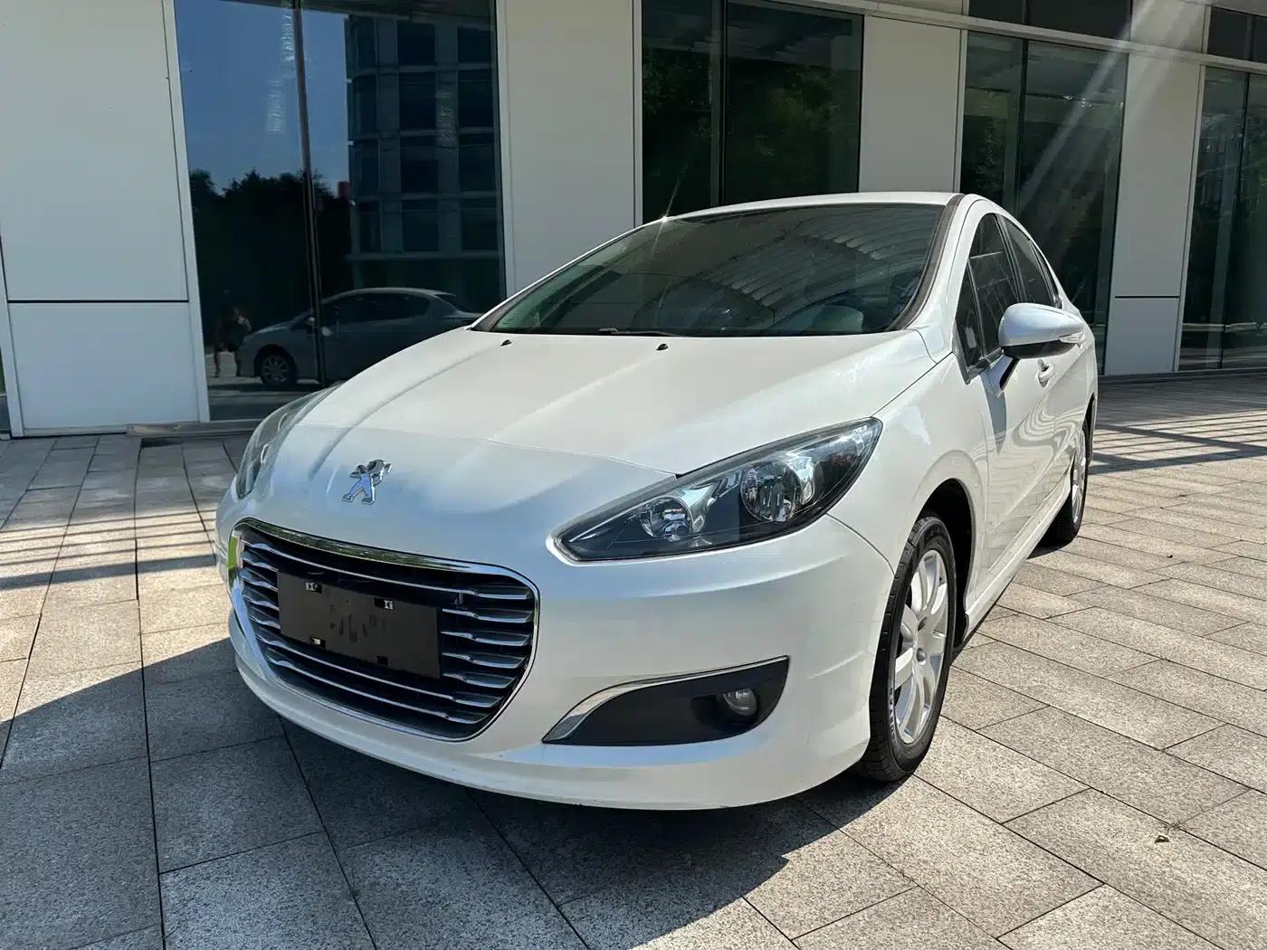 Peugeot 308 2014 Enjoy Edition Classic 1.6L Automatic Premium Model — миниатюра 1