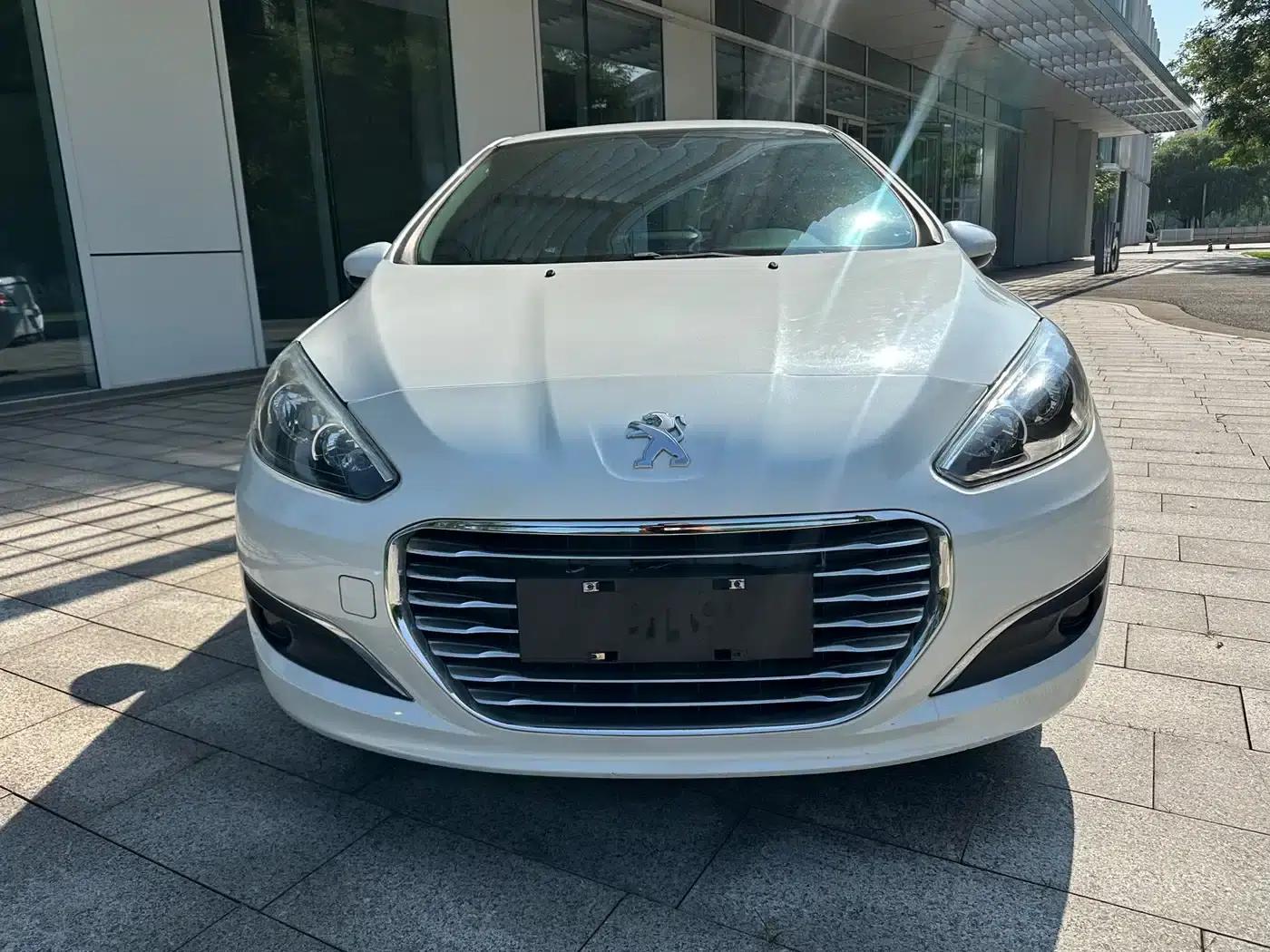 Peugeot 308 2014 Enjoy Edition Classic 1.6L Automatic Premium Model — миниатюра 2