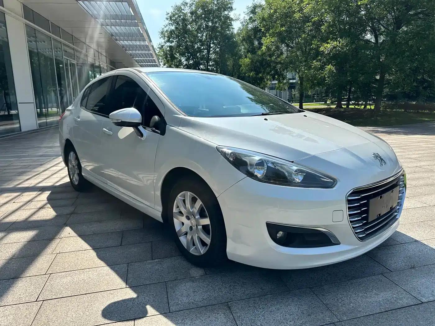 Peugeot 308 2014 Enjoy Edition Classic 1.6L Automatic Premium Model — миниатюра 3
