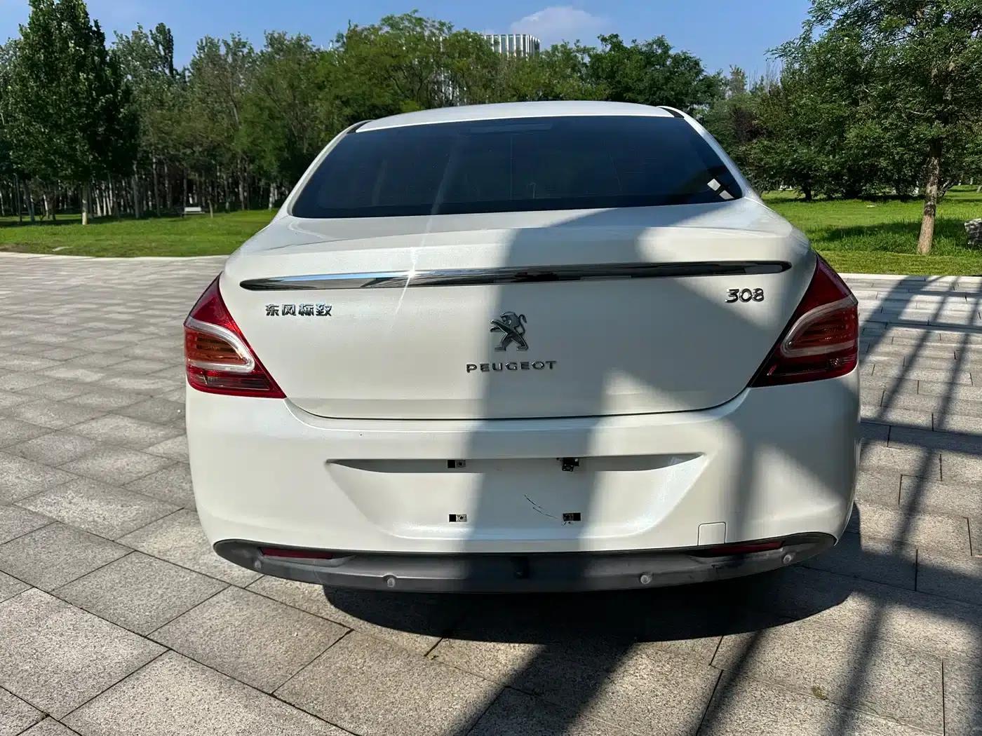 Peugeot 308 2014 Enjoy Edition Classic 1.6L Automatic Premium Model — миниатюра 4