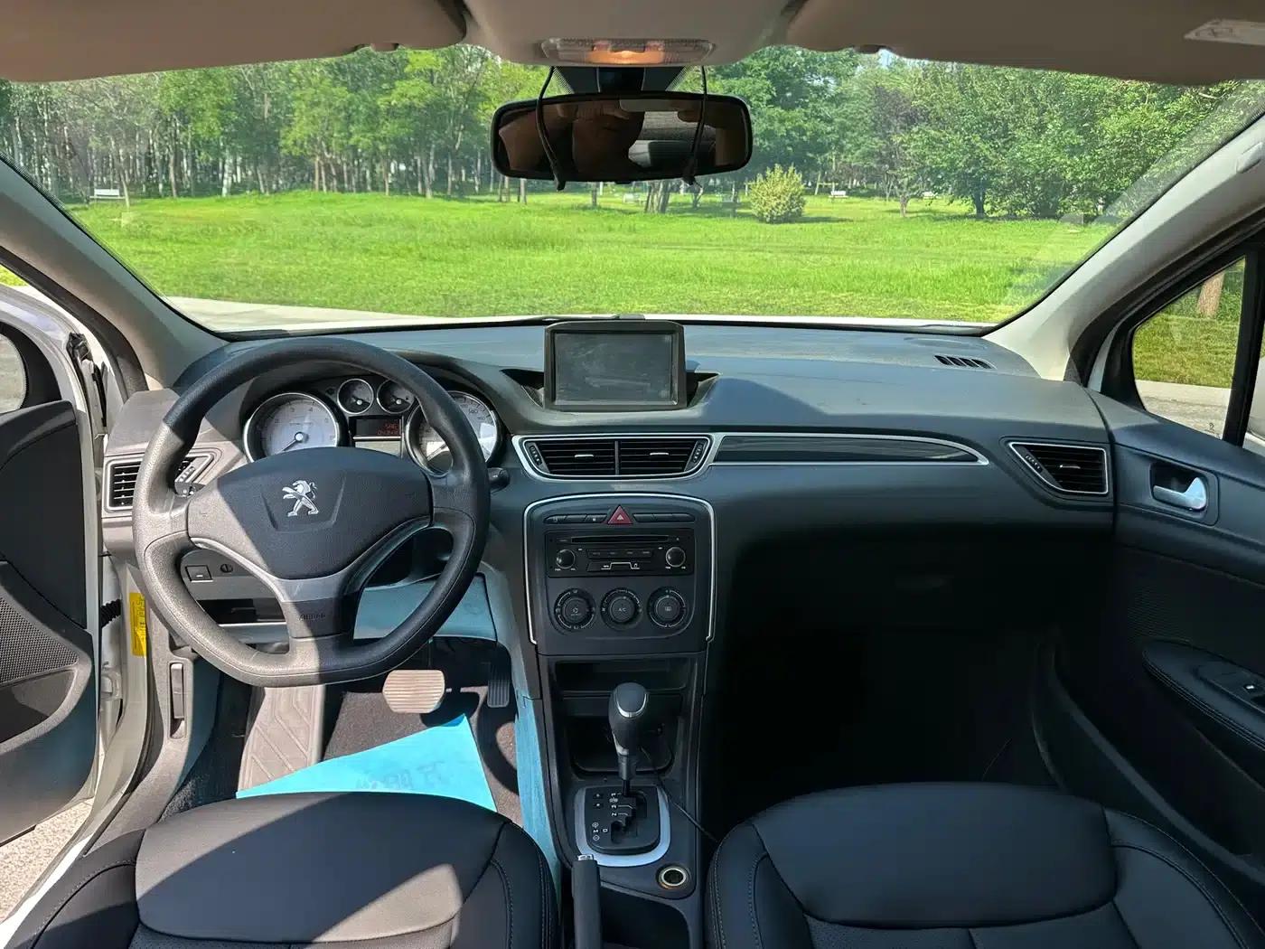 Peugeot 308 2014 Enjoy Edition Classic 1.6L Automatic Premium Model — миниатюра 7