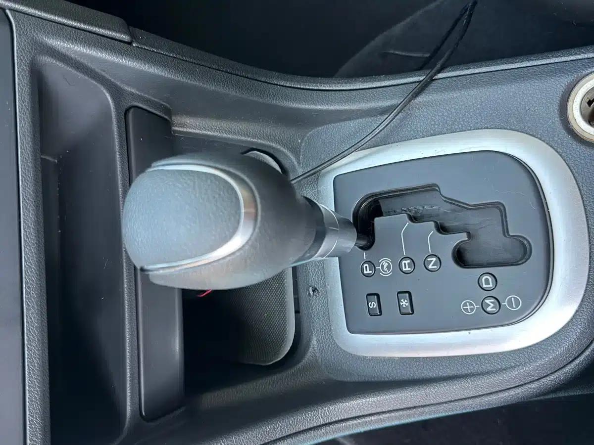 Peugeot 308 2014 Enjoy Edition Classic 1.6L Automatic Premium Model — миниатюра 8