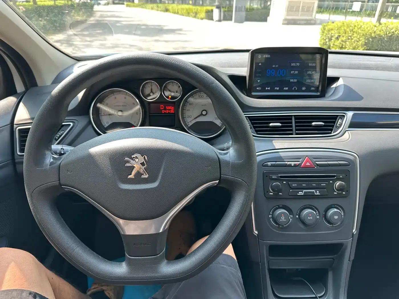 Peugeot 308 2014 Enjoy Edition Classic 1.6L Automatic Premium Model — миниатюра 9