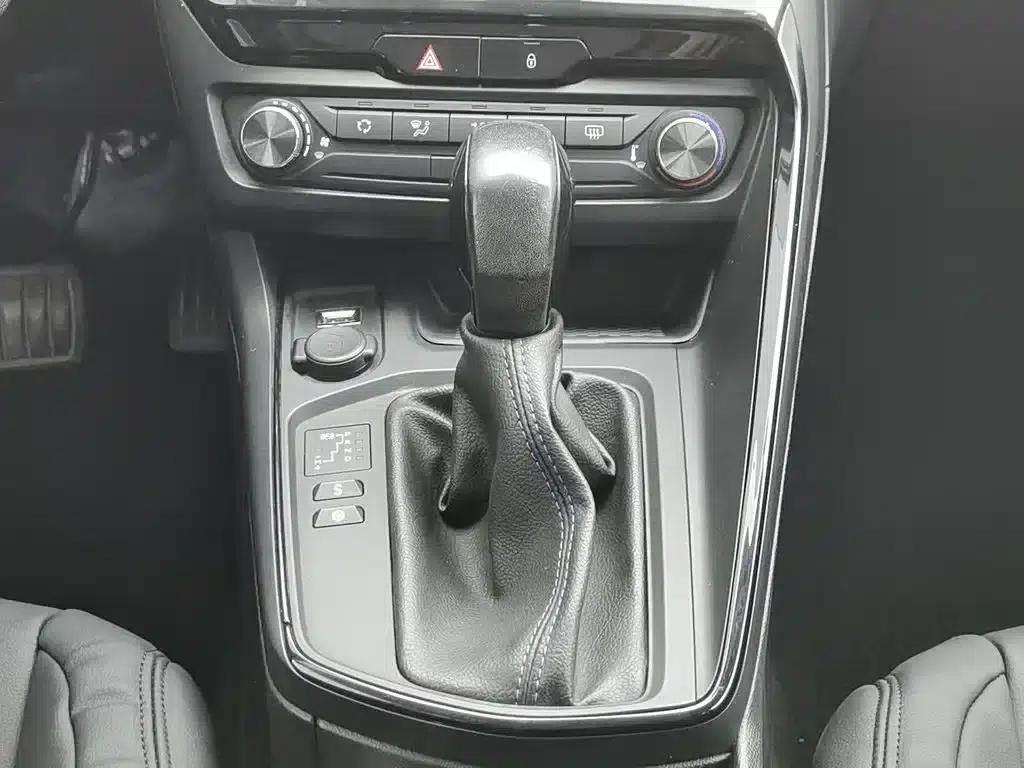 Peugeot 308 2016 1.6L Automatic Fashion Edition — миниатюра 13