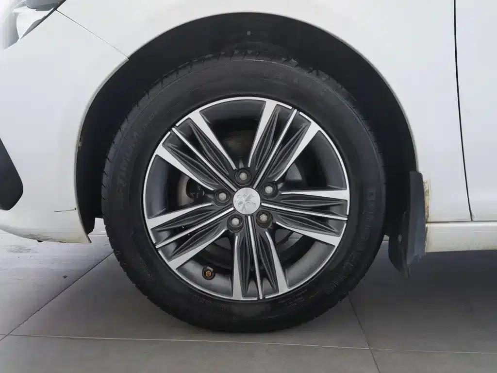 Peugeot 308 2016 1.6L Automatic Fashion Edition — миниатюра 17