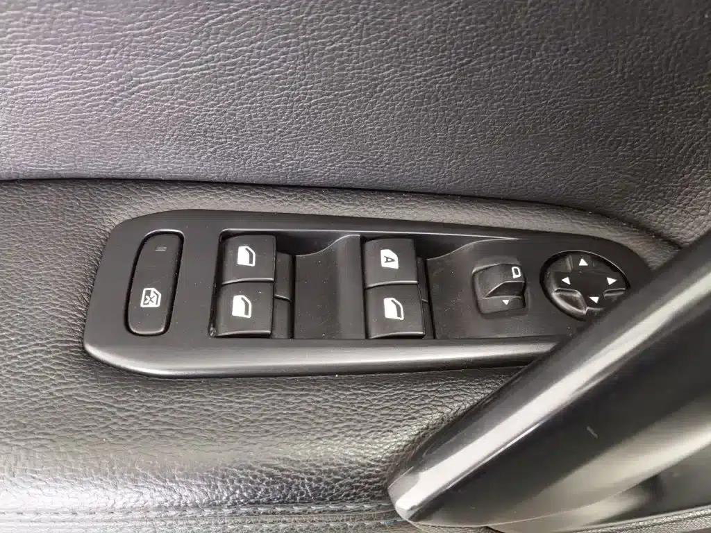 Peugeot 308 2016 1.6L Automatic Fashion Edition — миниатюра 9