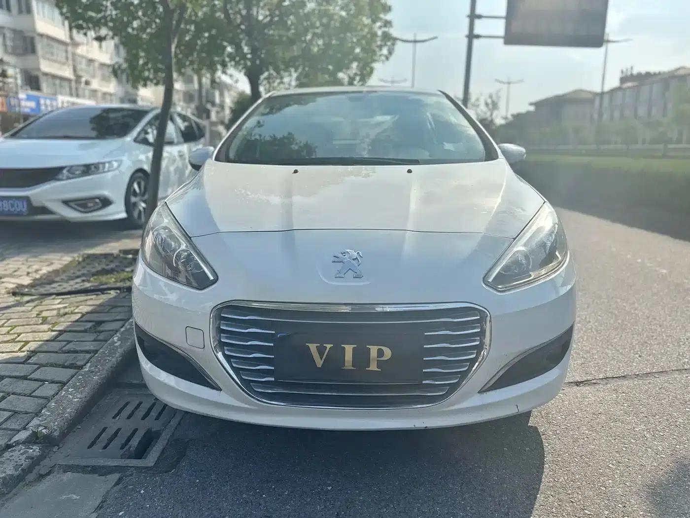 Peugeot 308 2014 Enjoy Edition Classic 1.6L Automatic Fashion Model — миниатюра 2