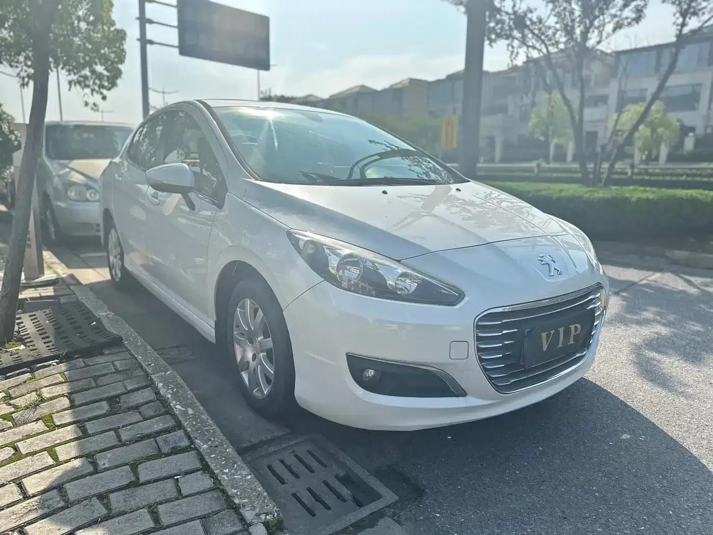 Peugeot 308 2014 Enjoy Edition Classic 1.6L Automatic Fashion Model — миниатюра 3