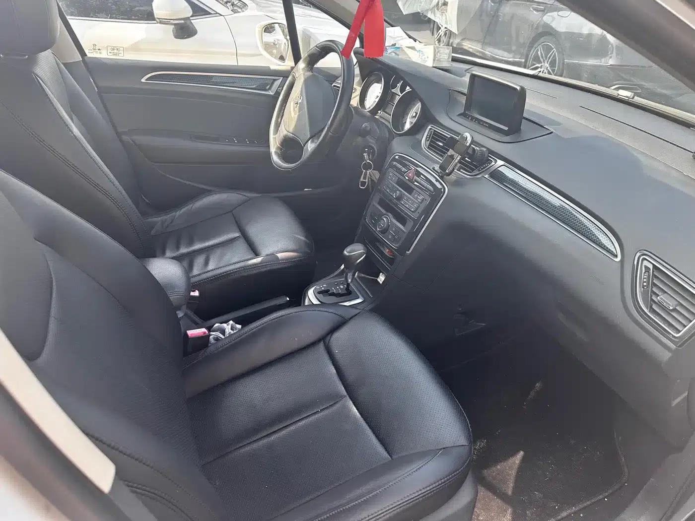 Peugeot 308 2014 Enjoy Edition Classic 1.6L Automatic Fashion Model — миниатюра 7