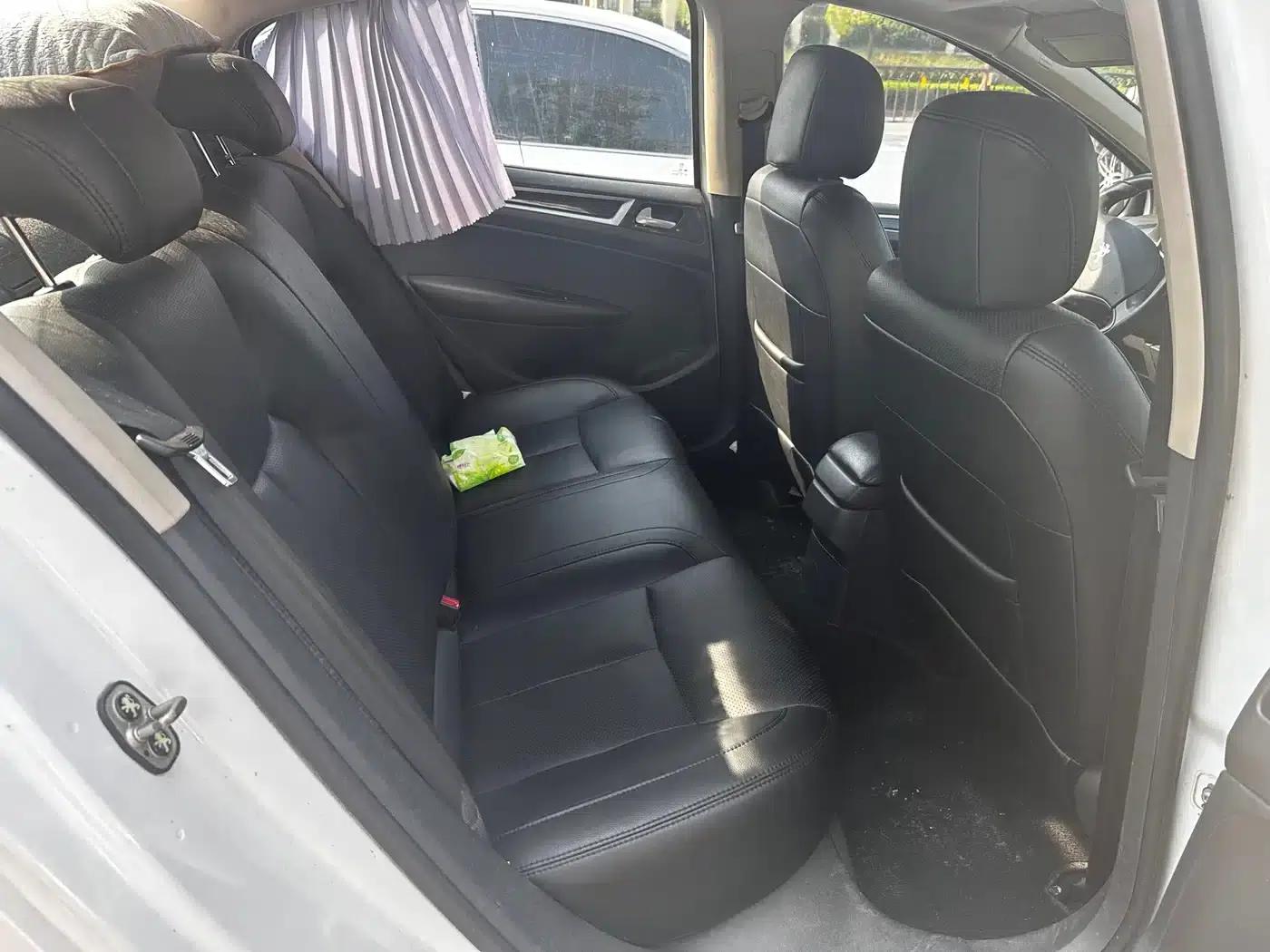 Peugeot 308 2014 Enjoy Edition Classic 1.6L Automatic Fashion Model — миниатюра 10