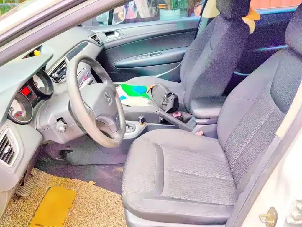 Peugeot 308 2014 Enjoy Edition Classic 1.6L Automatic Premium Model — миниатюра 12