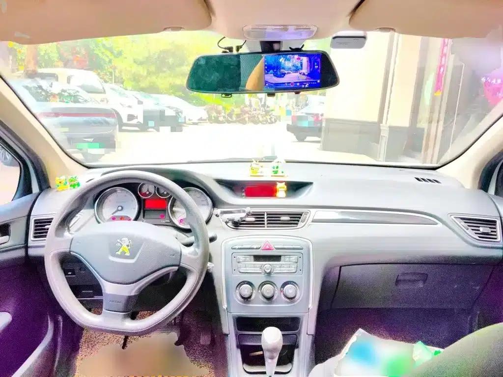Peugeot 308 2014 Enjoy Edition Classic 1.6L Automatic Premium Model — миниатюра 6
