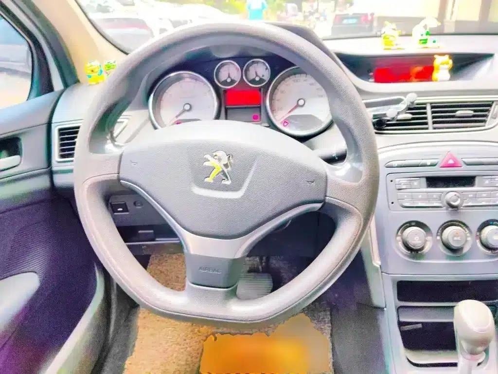Peugeot 308 2014 Enjoy Edition Classic 1.6L Automatic Premium Model — миниатюра 7