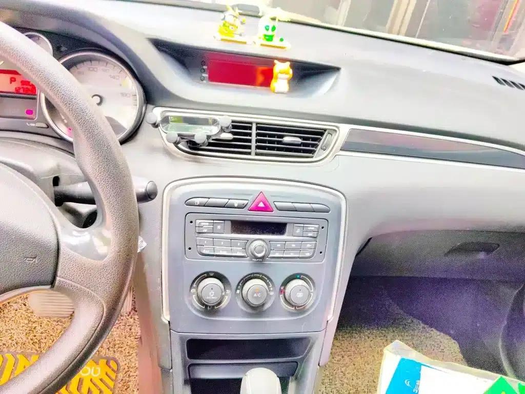 Peugeot 308 2014 Enjoy Edition Classic 1.6L Automatic Premium Model — миниатюра 10