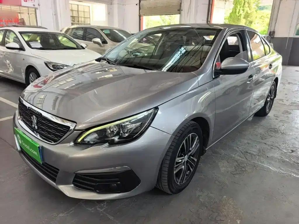 Peugeot 308 2018 1.6L Automatic Luxury Edition — миниатюра 1