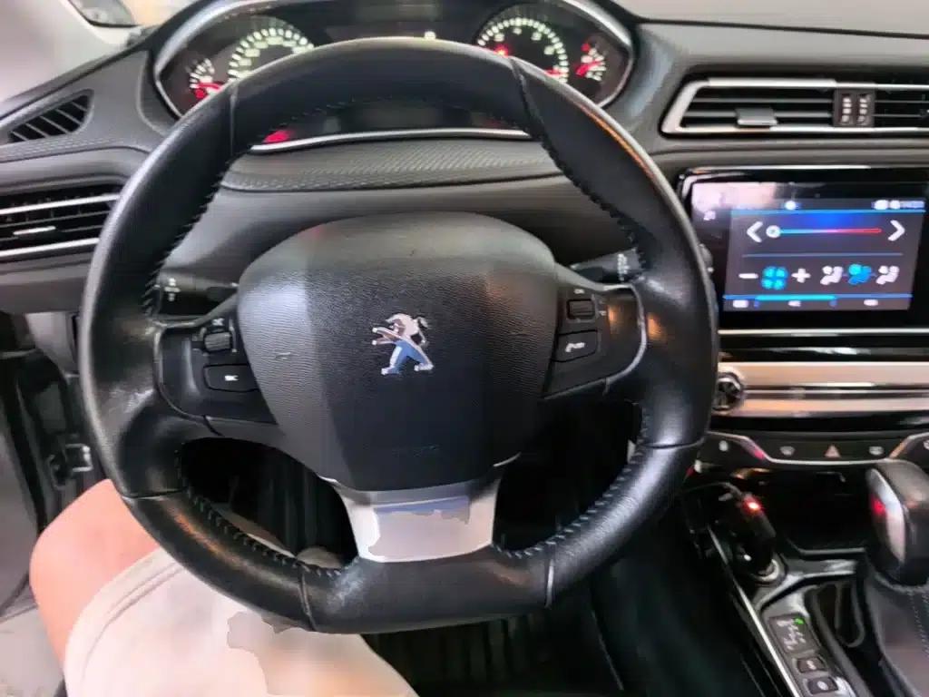Peugeot 308 2018 1.6L Automatic Luxury Edition — миниатюра 11