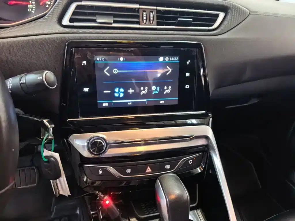 Peugeot 308 2018 1.6L Automatic Luxury Edition — миниатюра 13