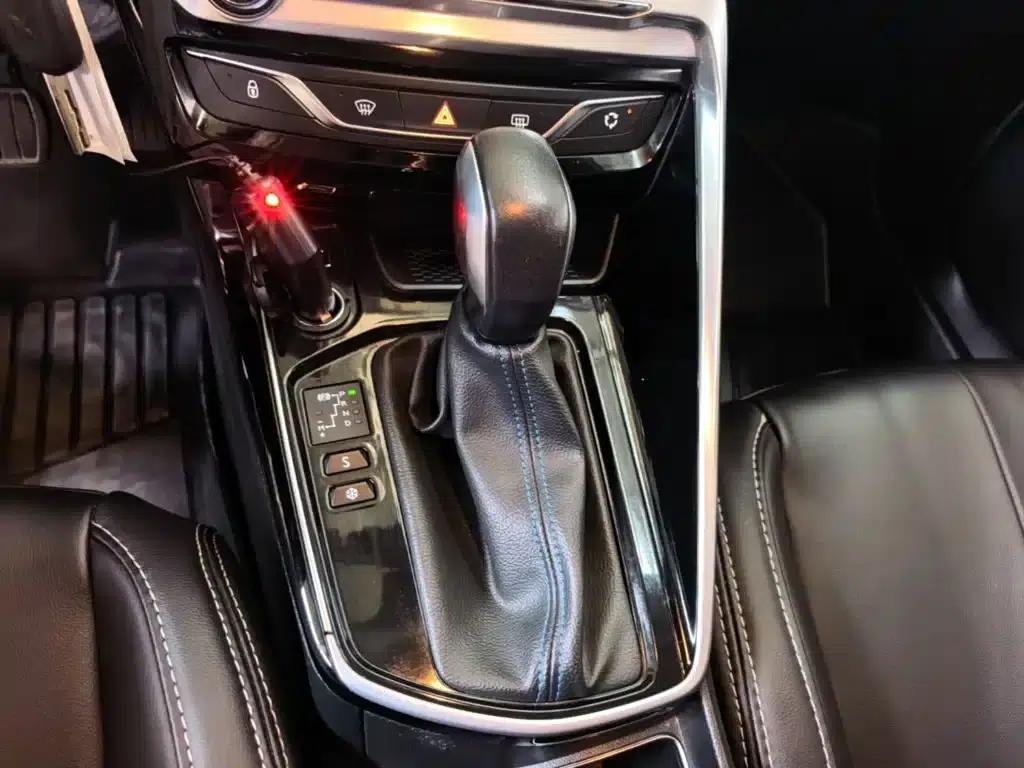 Peugeot 308 2018 1.6L Automatic Luxury Edition — миниатюра 14