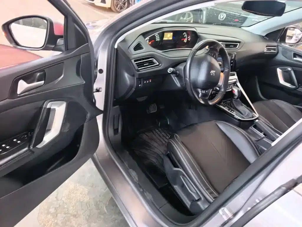 Peugeot 308 2018 1.6L Automatic Luxury Edition — миниатюра 16