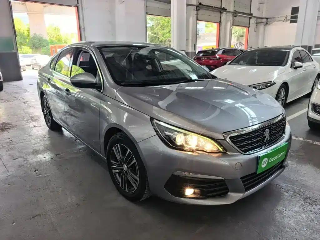 Peugeot 308 2018 1.6L Automatic Luxury Edition — миниатюра 4