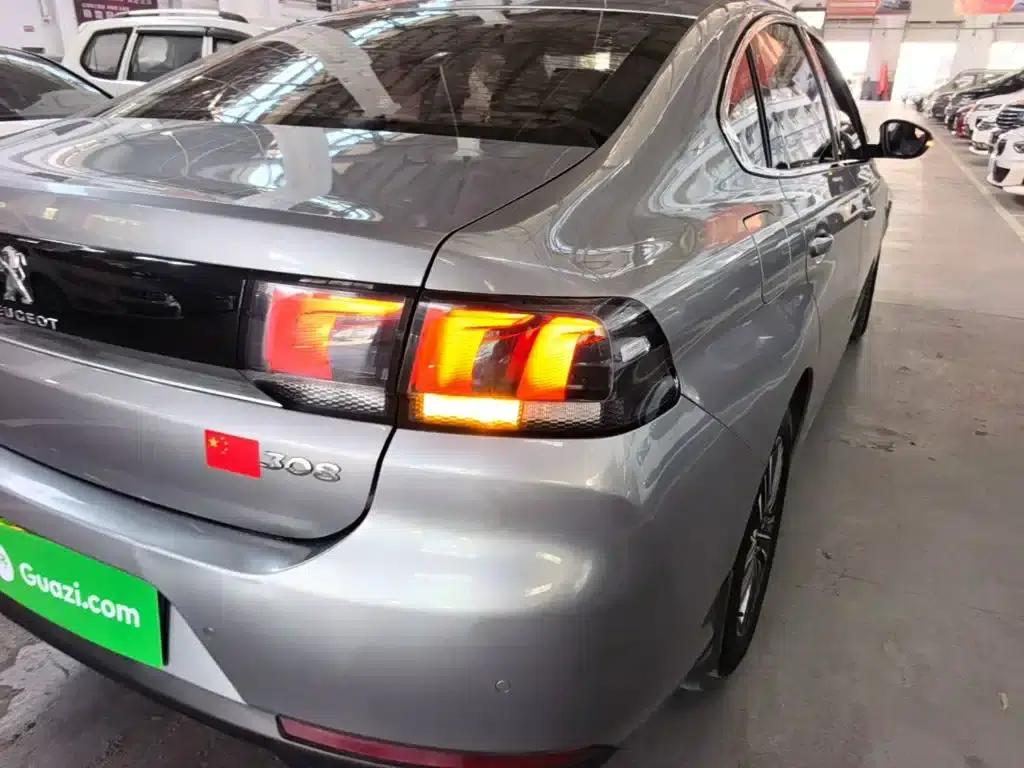 Peugeot 308 2018 1.6L Automatic Luxury Edition — миниатюра 8