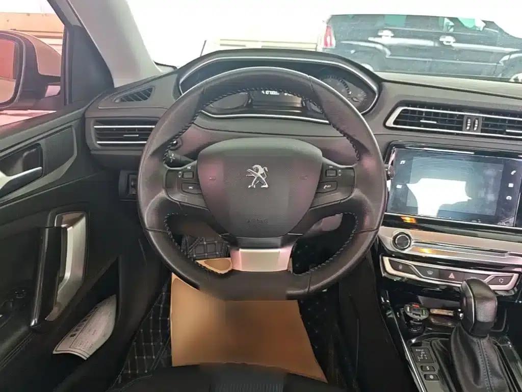 Peugeot 308 2018 1.6L Automatic Luxury Edition — миниатюра 11