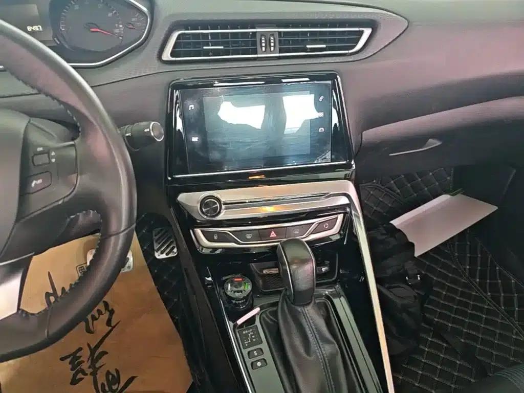 Peugeot 308 2018 1.6L Automatic Luxury Edition — миниатюра 13