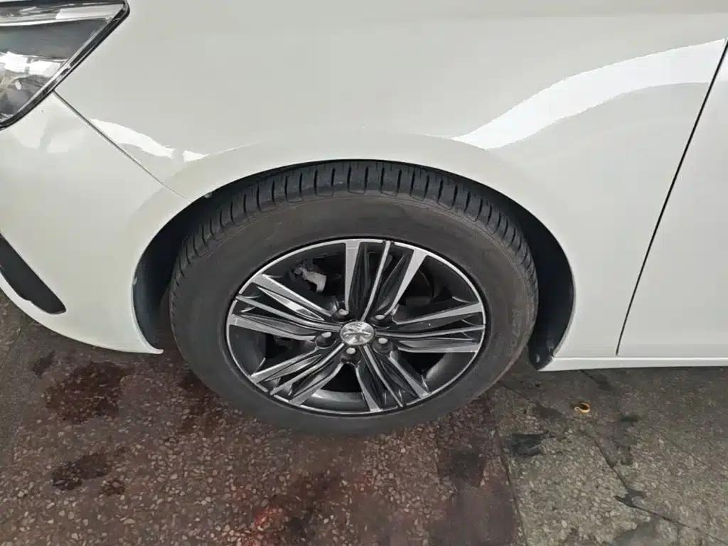 Peugeot 308 2018 1.6L Automatic Luxury Edition — миниатюра 23