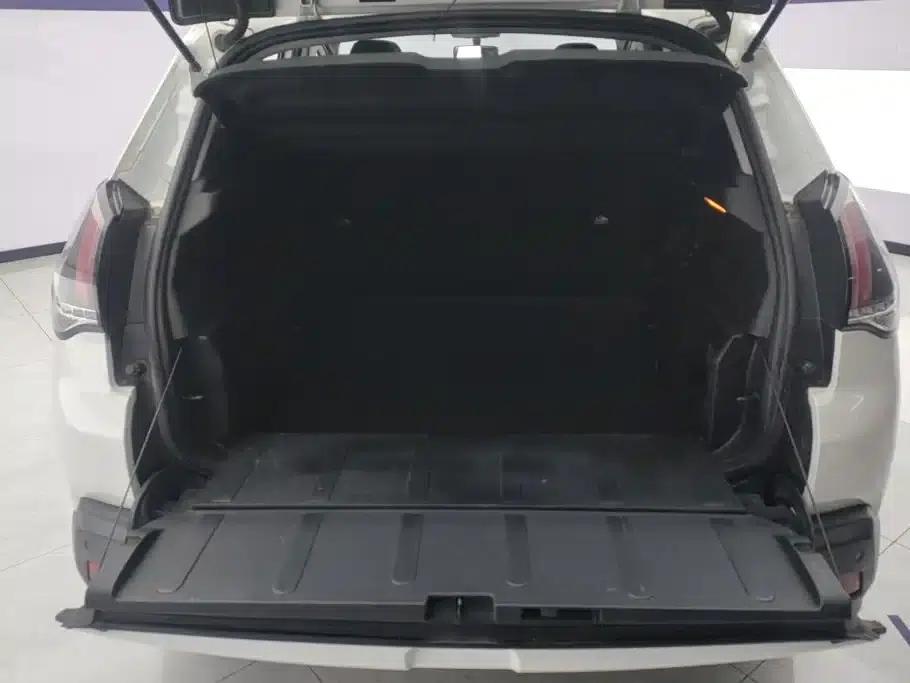Peugeot 3008 2016 2.0L Automatic Classic Edition — миниатюра 4