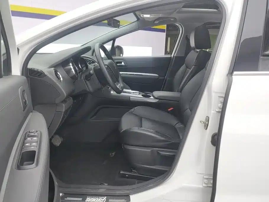 Peugeot 3008 2016 2.0L Automatic Classic Edition — миниатюра 9