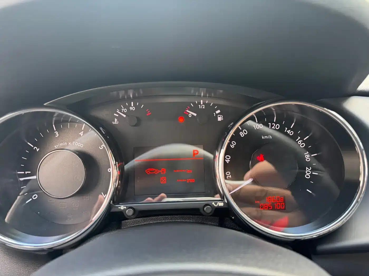 Peugeot 3008 2013 2.0L Automatic Trend Edition — миниатюра 4