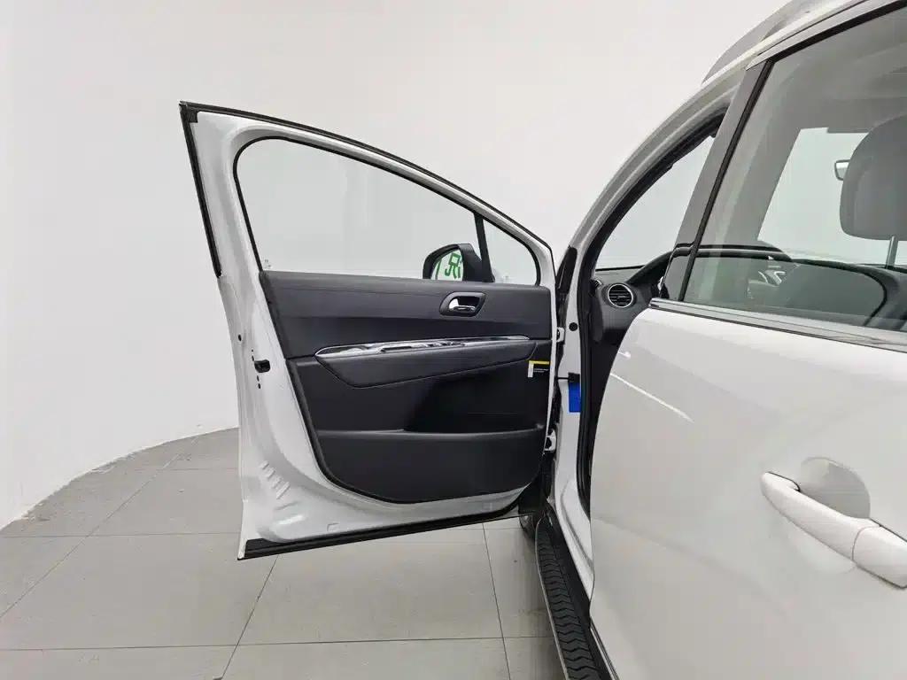 Peugeot 3008 2015 2.0L Automatic Trend Edition — миниатюра 8