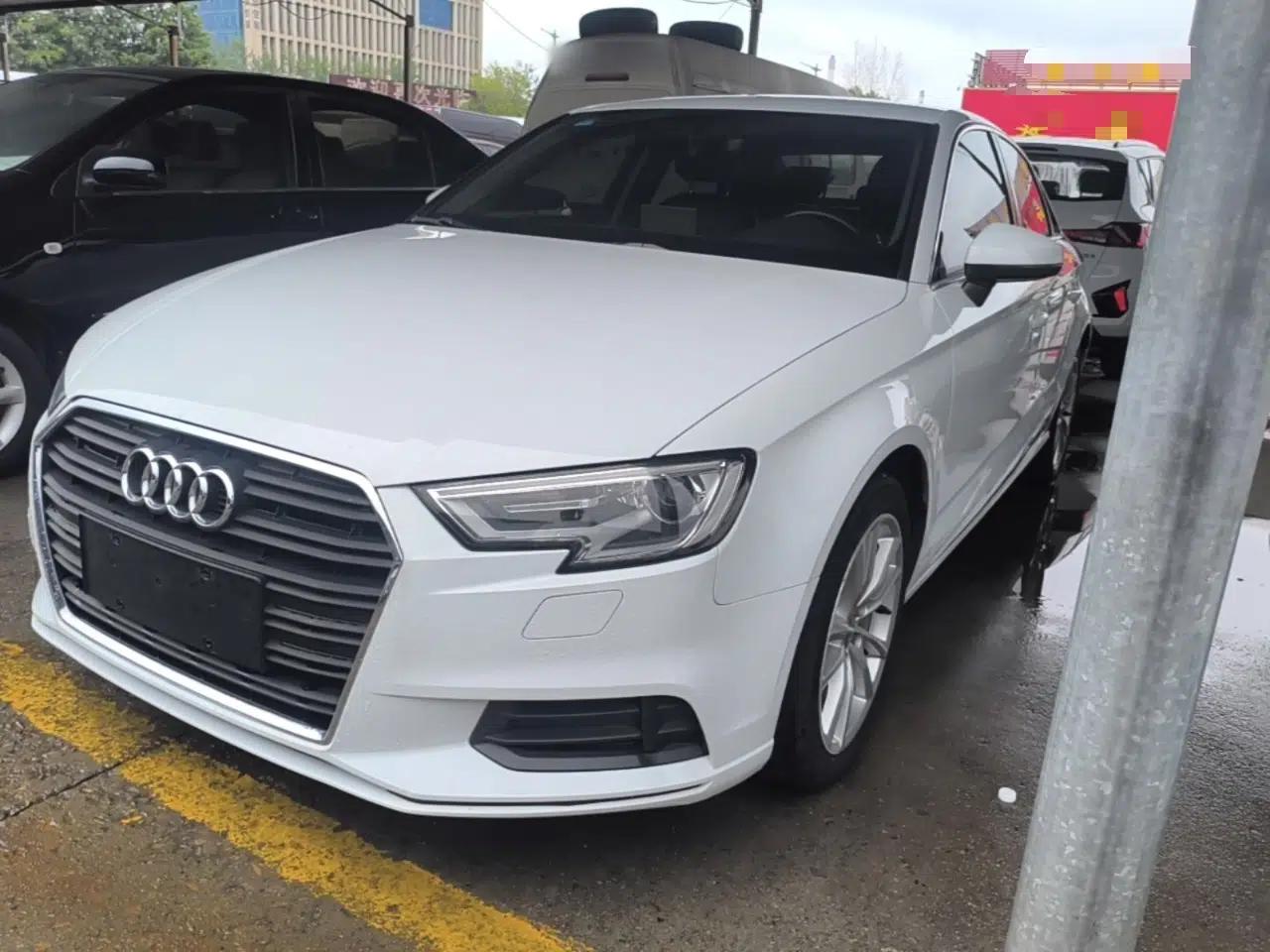 Audi A3 2018 30th Anniversary Edition Limousine 35 TFSI Ambition Model — миниатюра 1