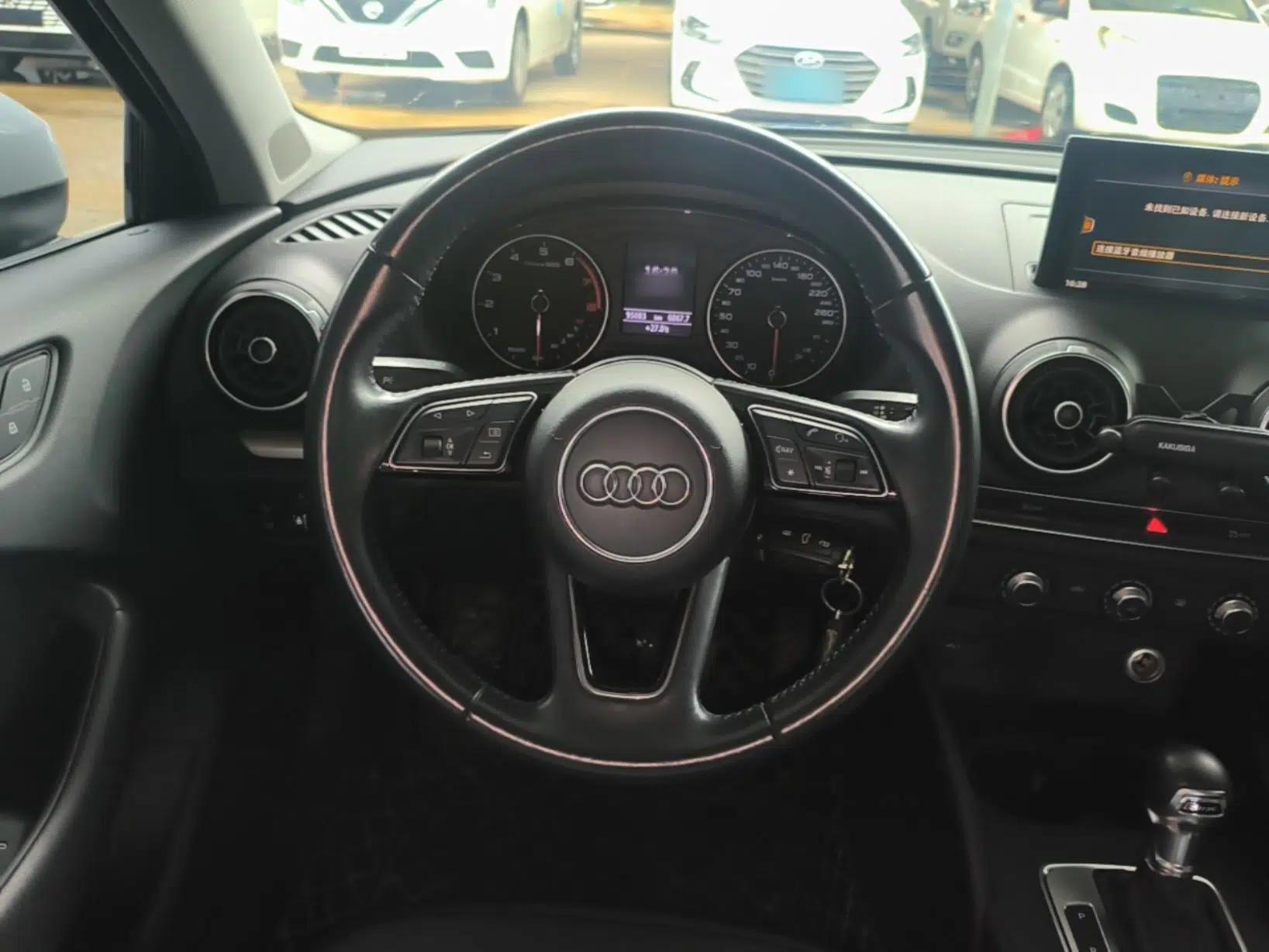Audi A3 2018 30th Anniversary Edition Limousine 35 TFSI Ambition Model — миниатюра 13
