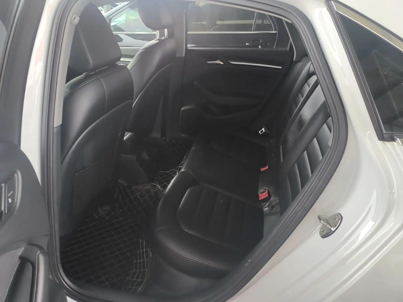 Audi A3 2018 30th Anniversary Edition Limousine 35 TFSI Ambition Model — миниатюра 20