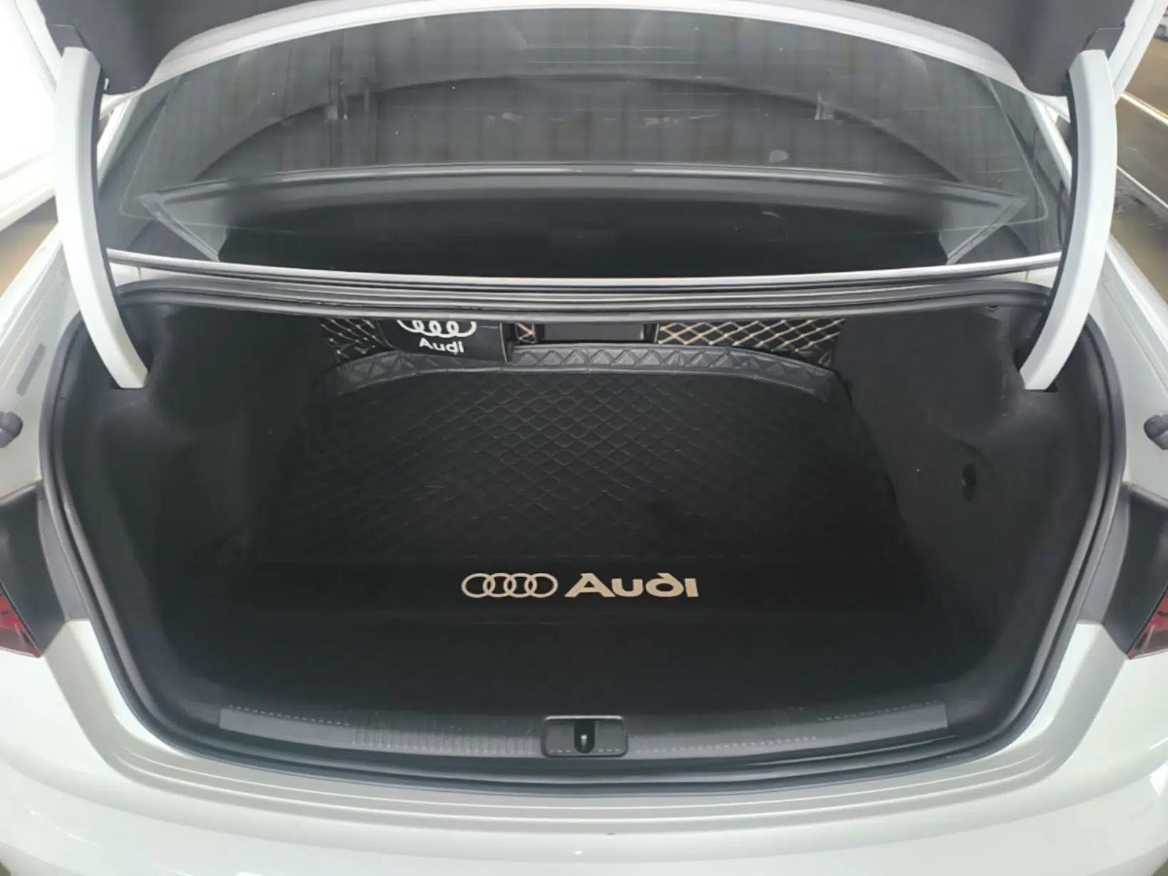 Audi A3 2018 30th Anniversary Edition Limousine 35 TFSI Ambition Model — миниатюра 22