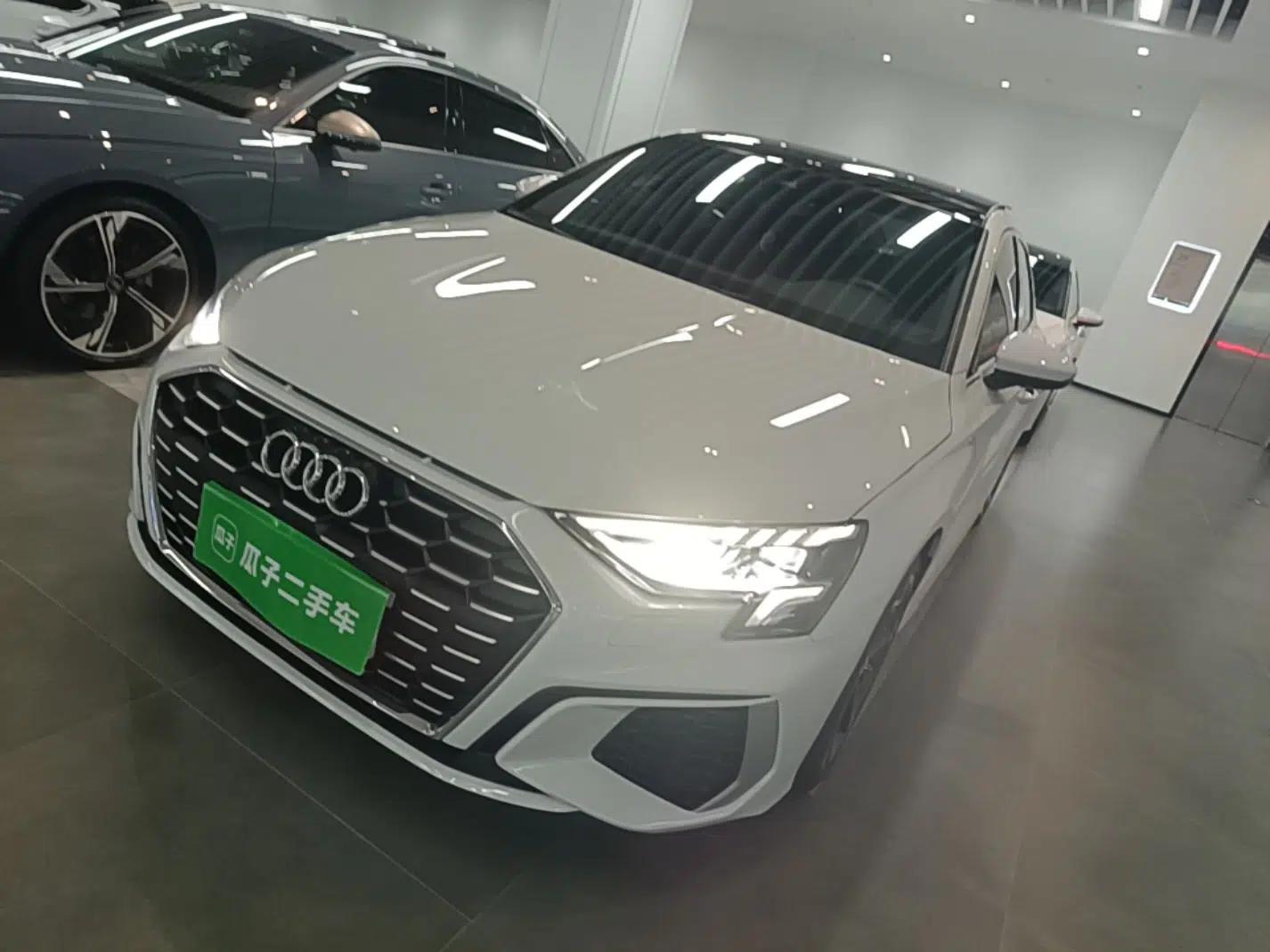 Audi A3 2023 Updated Sportback 35 TFSI Luxury Sports Edition — миниатюра 1