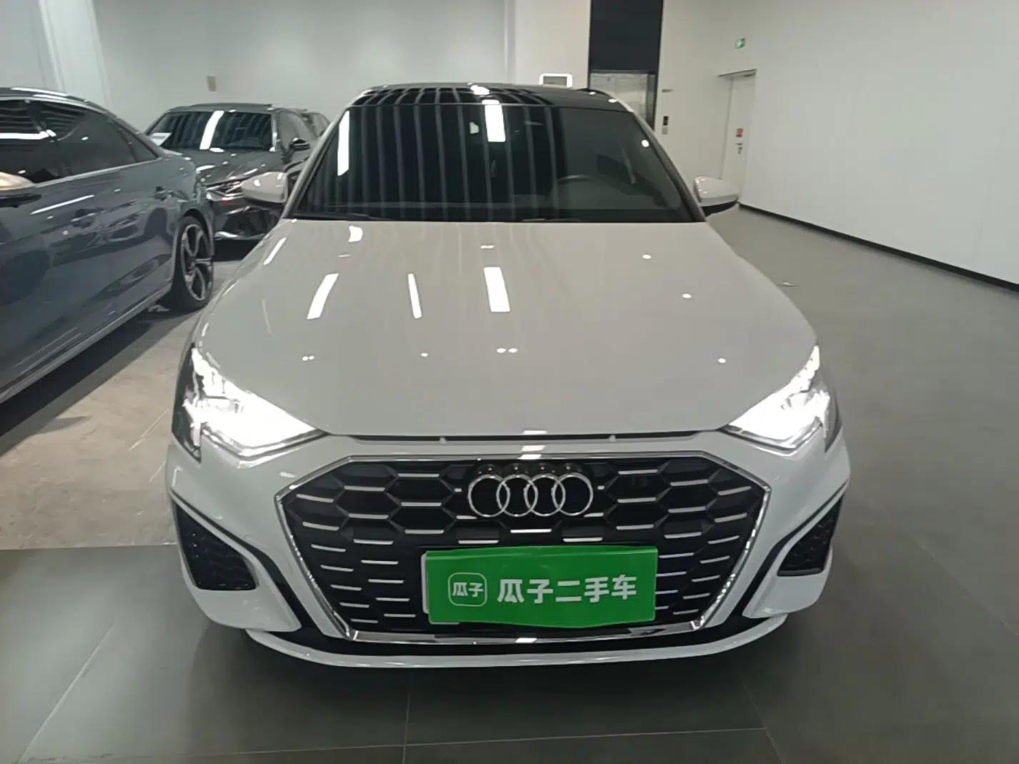 Audi A3 2023 Updated Sportback 35 TFSI Luxury Sports Edition — миниатюра 2