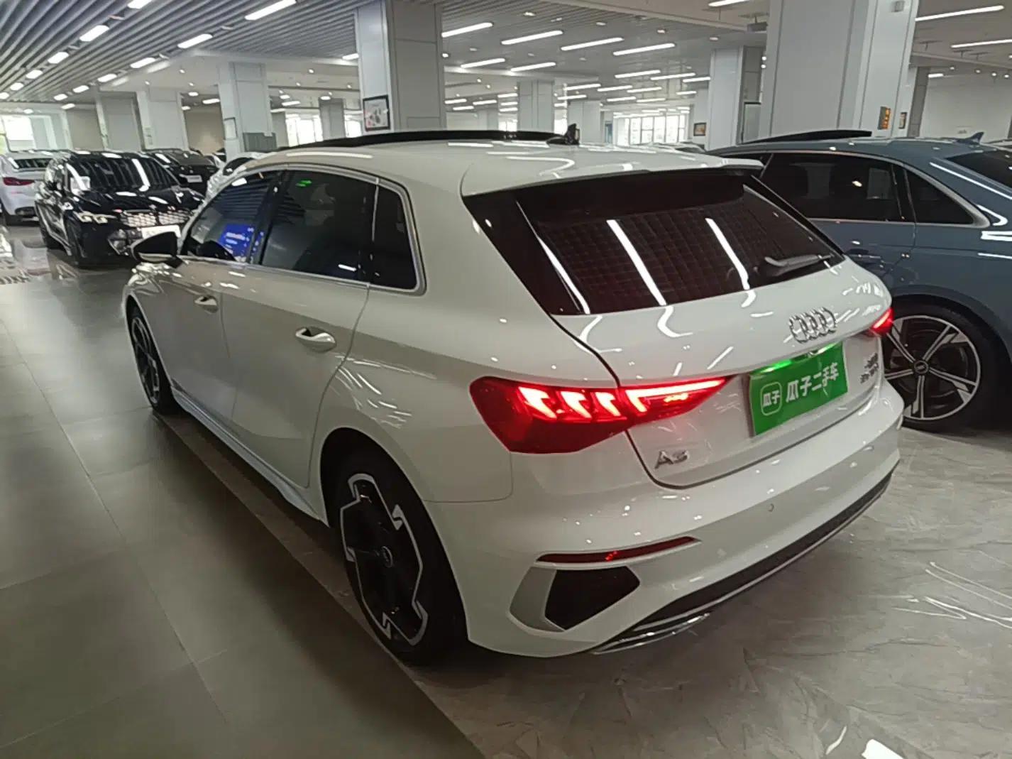Audi A3 2023 Updated Sportback 35 TFSI Luxury Sports Edition — миниатюра 13