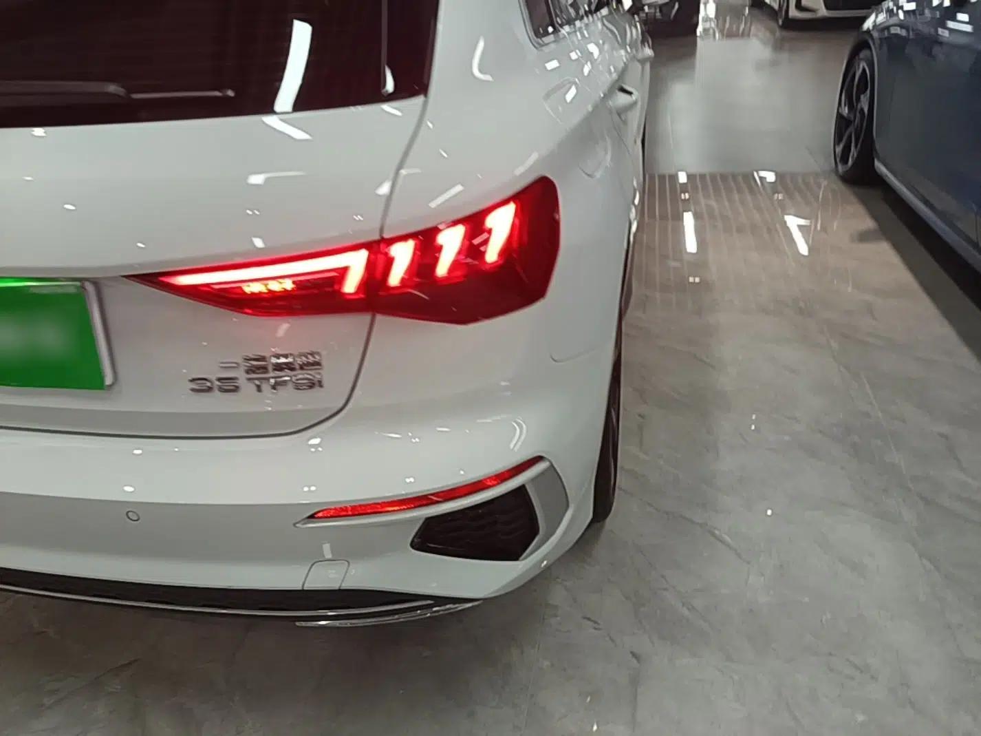 Audi A3 2023 Updated Sportback 35 TFSI Luxury Sports Edition — миниатюра 14