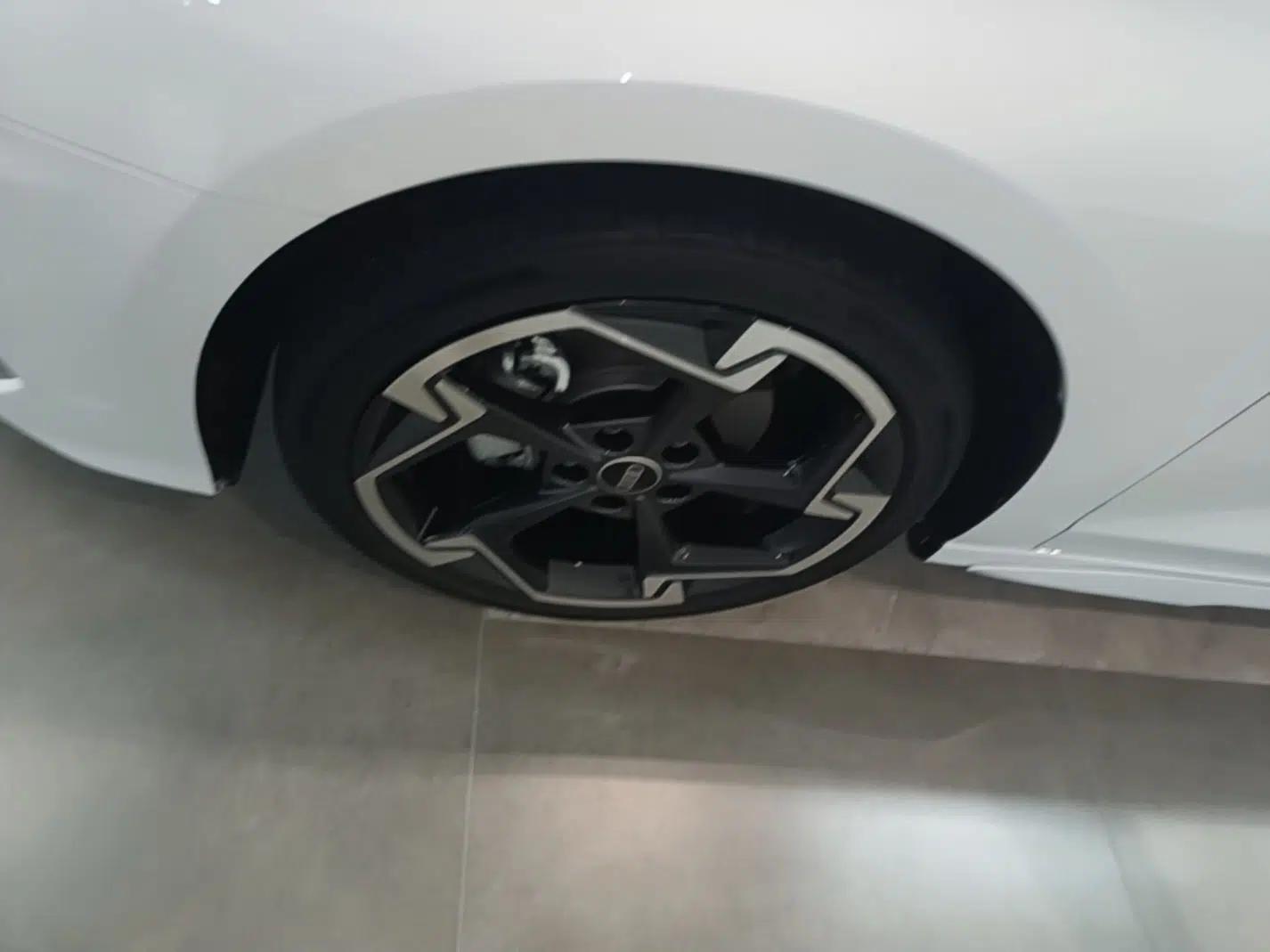 Audi A3 2023 Updated Sportback 35 TFSI Luxury Sports Edition — миниатюра 15
