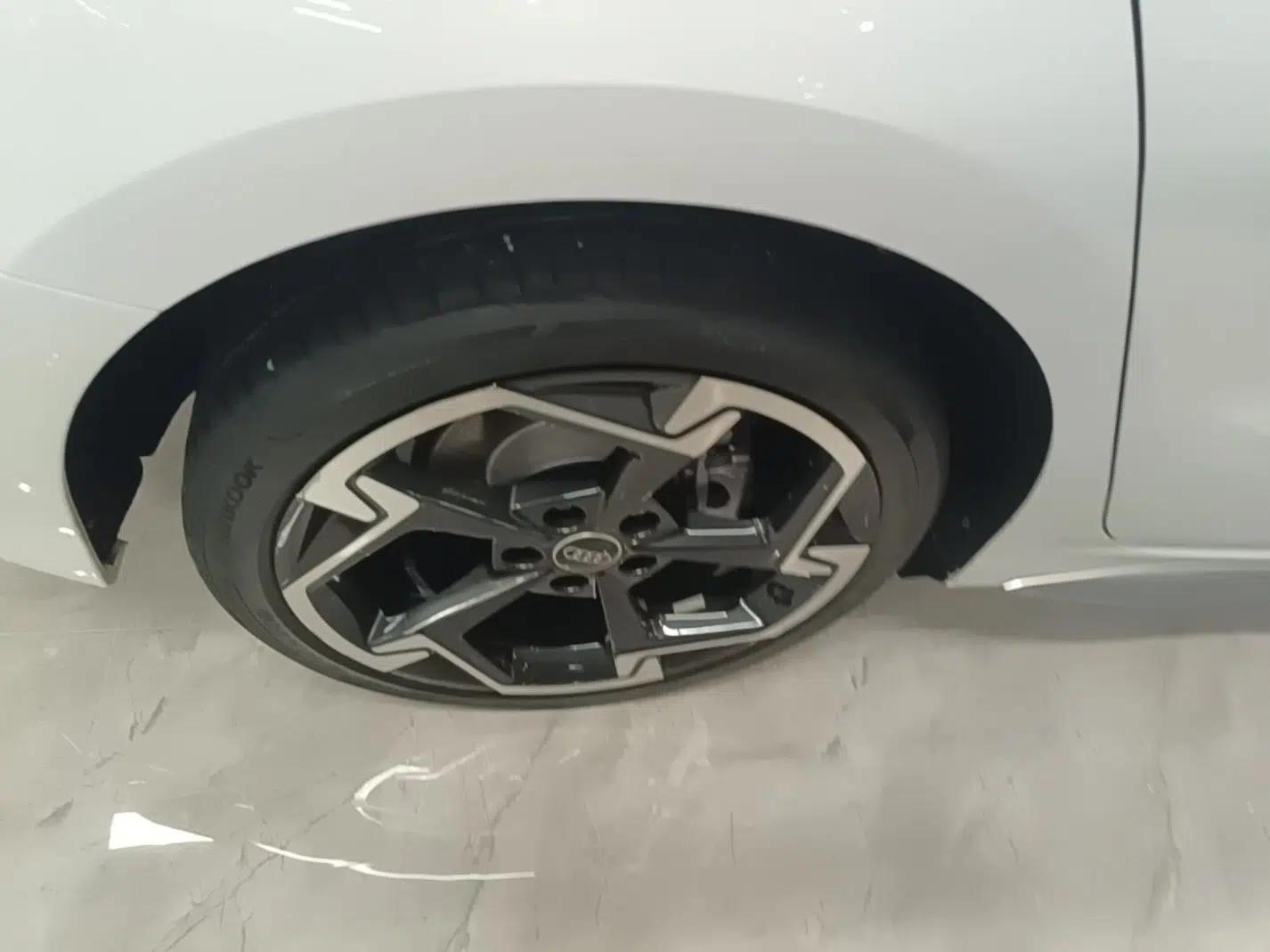 Audi A3 2023 Updated Sportback 35 TFSI Luxury Sports Edition — миниатюра 16