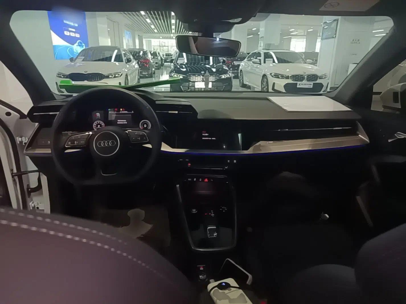 Audi A3 2023 Updated Sportback 35 TFSI Luxury Sports Edition — миниатюра 17