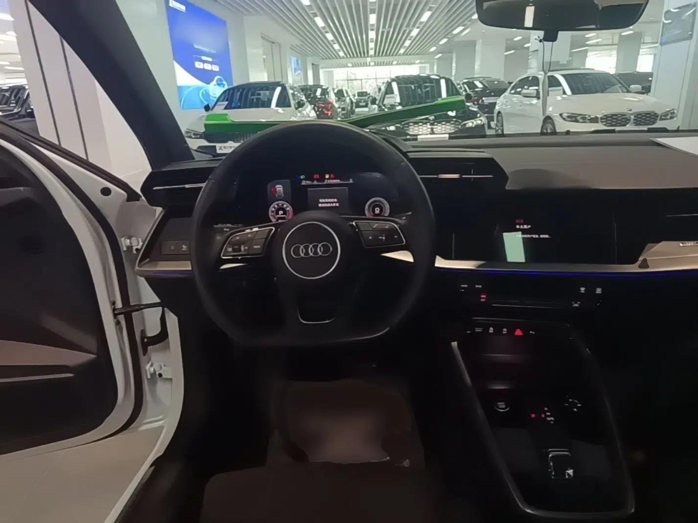 Audi A3 2023 Updated Sportback 35 TFSI Luxury Sports Edition — миниатюра 18