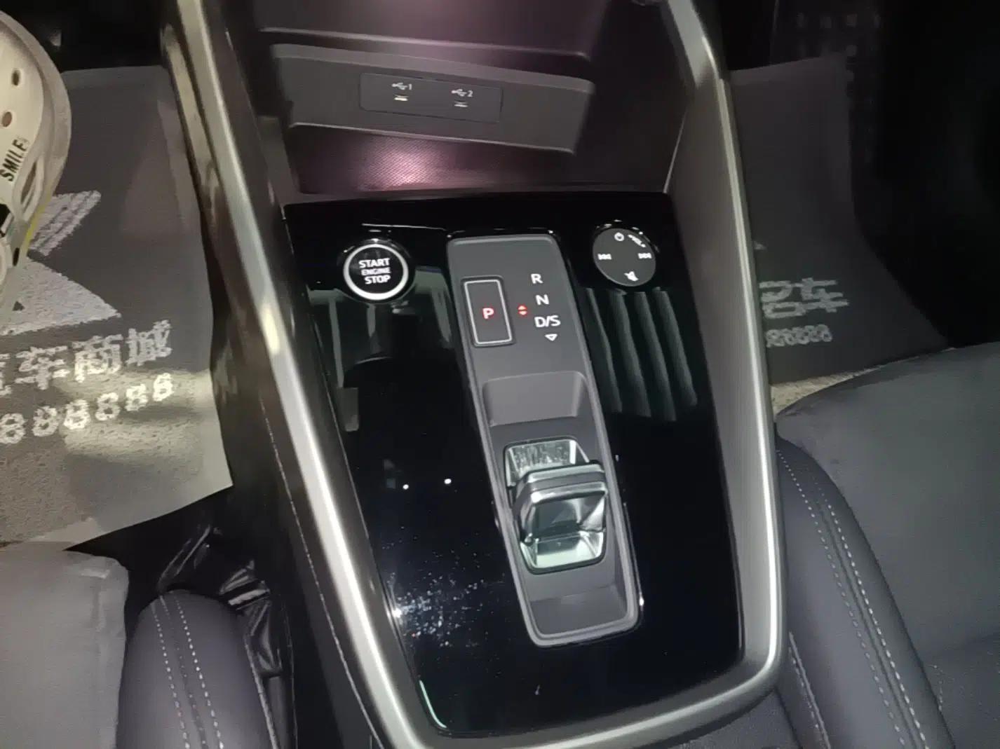 Audi A3 2023 Updated Sportback 35 TFSI Luxury Sports Edition — миниатюра 21