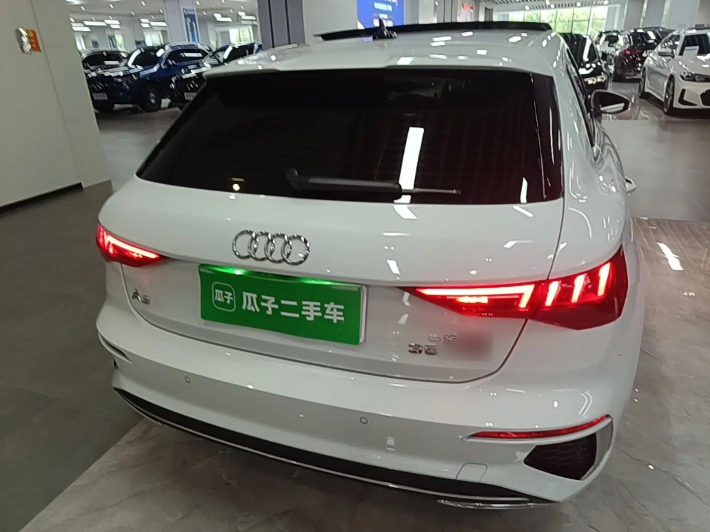 Audi A3 2023 Updated Sportback 35 TFSI Luxury Sports Edition — миниатюра 5