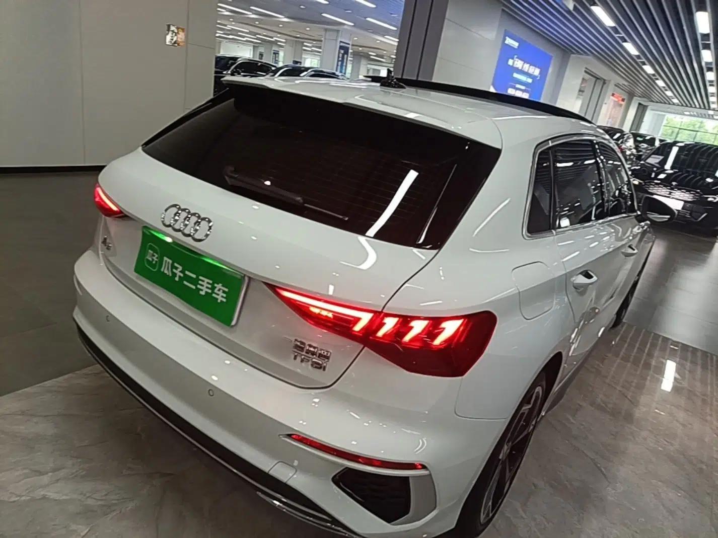 Audi A3 2023 Updated Sportback 35 TFSI Luxury Sports Edition — миниатюра 6