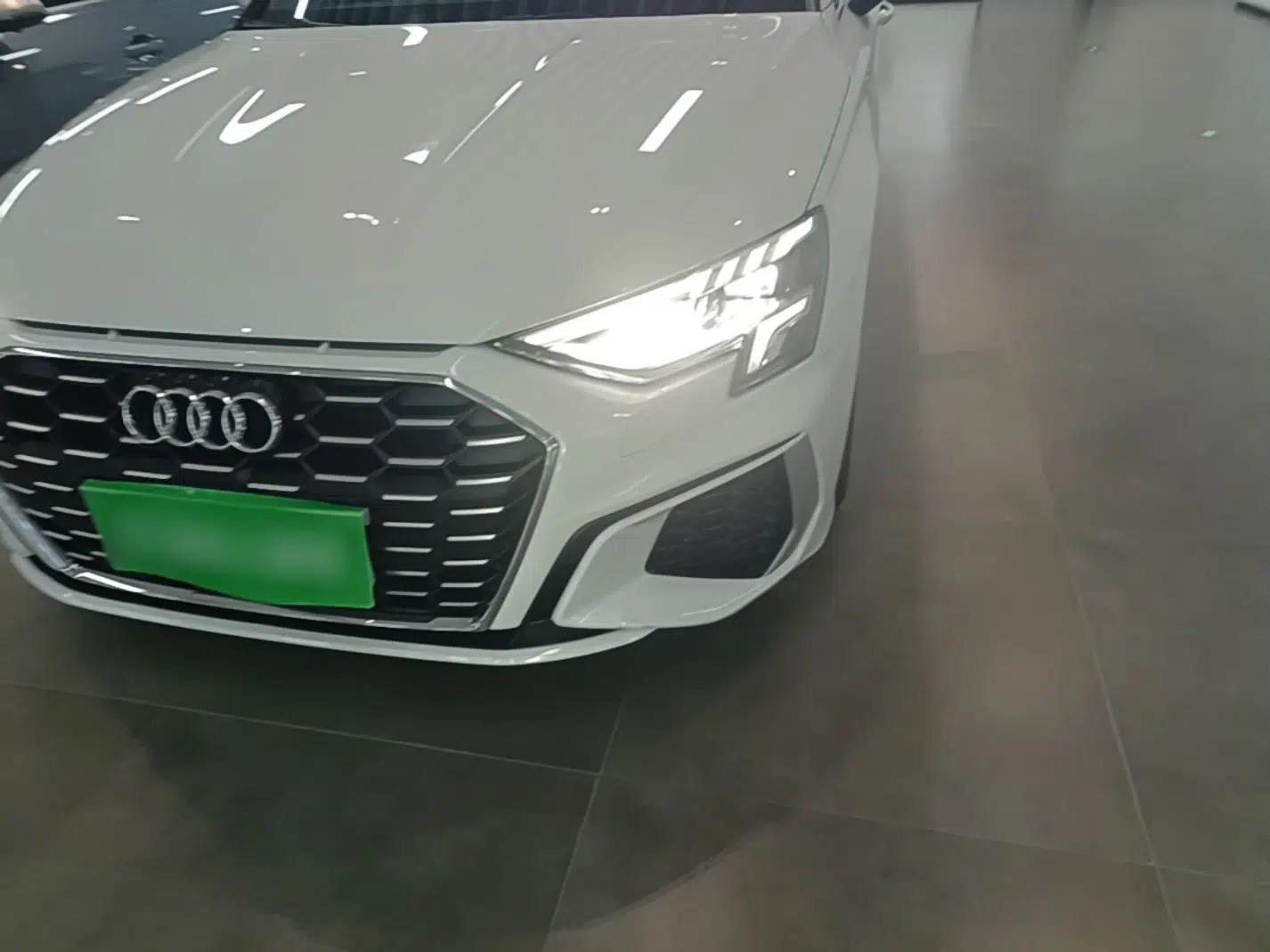 Audi A3 2023 Updated Sportback 35 TFSI Luxury Sports Edition — миниатюра 8