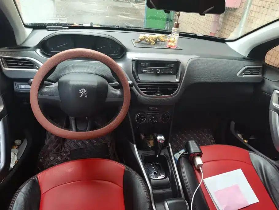 Peugeot 2008 2014 Model 1.6L Automatic Trend Edition — миниатюра 12