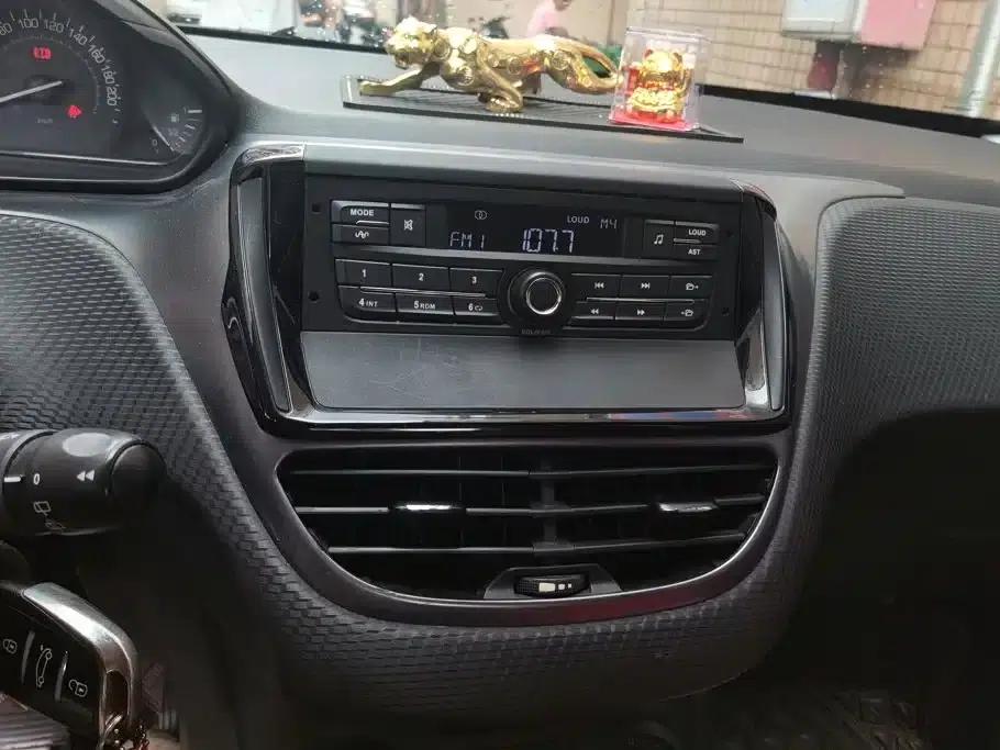 Peugeot 2008 2014 Model 1.6L Automatic Trend Edition — миниатюра 13